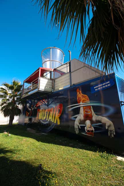 Montpellier: Free fall simulation for a Child : 2 flights - Safety Measures and Equipment Provided