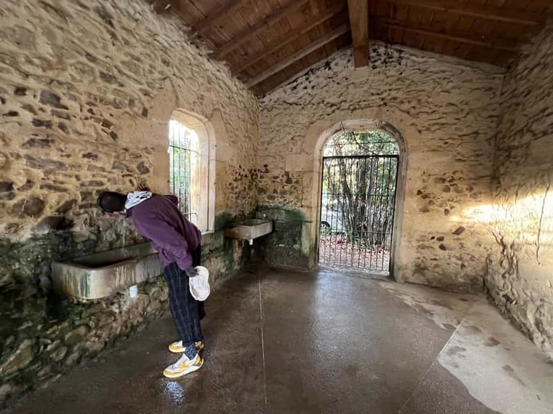 Montpellier: Guided Tour of Unusual Places by Electric Bike - Guides Fluent in French, English, and Spanish