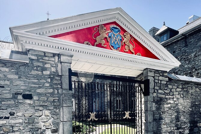 Montreal: 3-Hour Private Car Tour with Expert & Free Pick up - Exploring Vieux-Montreal with a Guided Explanation