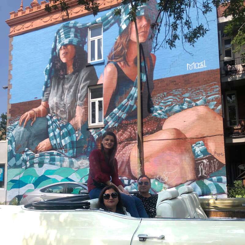 Montréal: Guided Tour in Vintage Convertible Cadillac - Discover Montreal’s Neighborhoods: Chinatown and Plateau Mont-Royal