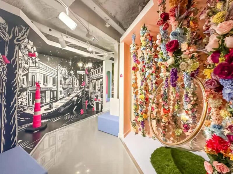 Montreal: Imaginarium Museum Entry Ticket - Highlights of the Self-Portrait Photo Studio