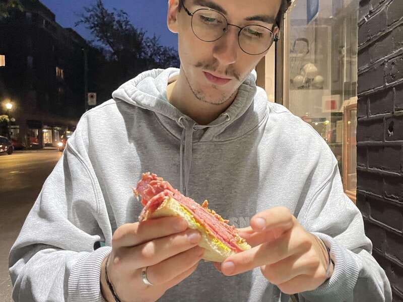 Montréal: Mile End Foodie Tour with Tasting - How the Tour Is Structured: A Walk Through Montreal’s Neighborhoods