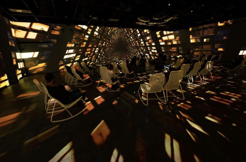 Montreal: OASIS Immersion Entry Ticket - The Experience for All Ages and Interests