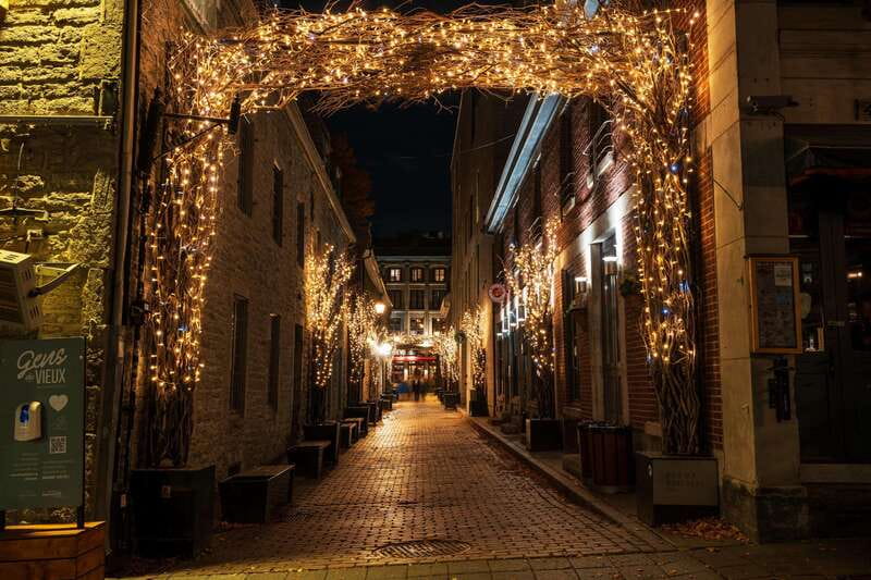 Montreal: Old Montreal at Twilight Walking Tour - Highlighting the Bonsecours Market and Saint James Street