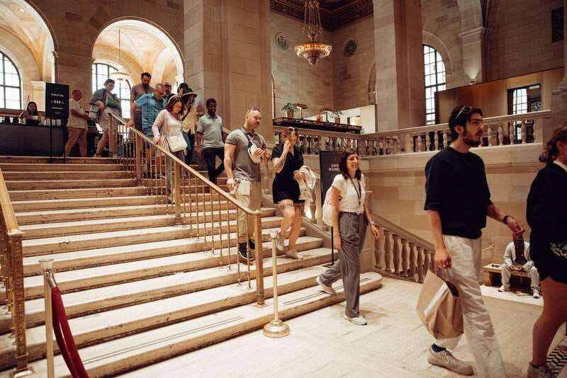 Montreal: Old Montreal Food and Drink Tour - Craft Beer Tasting at Bistro-Brasserie Les Sœurs Grises