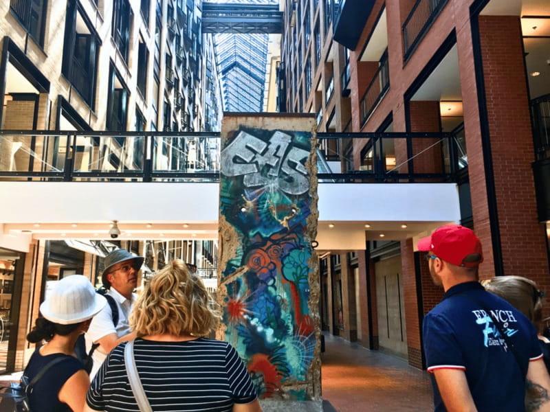 Montréal: Old Town Small Group Guided Walking Tour - Intimate Small Group Setting for Better Engagement