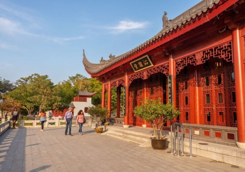 Montreal: Private Highlights & Hidden Gems Tour with a Local - Jean-Talon Market and Local Food Finds