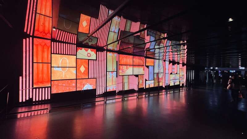 Montreal: Private Tailored Night Walk for Layover Travelers - Views and Atmosphere at the Old Port