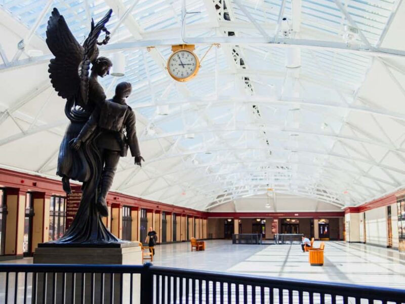 Montreal: Private Walking Tour of Downtown & Underground - Visiting Dorchester Square and Sainte-Catherine Street