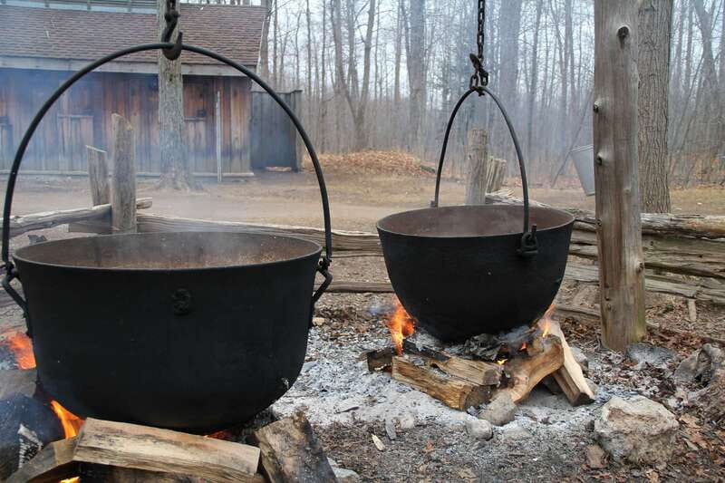 Montreal: Sugar Shack Maple Syrup Day Trip with Lunch - The Authentic Quebecer Atmosphere and Cultural Highlights