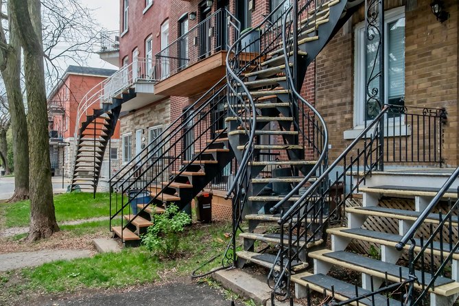 Montreal Trendy Neighborhoods Tour - Exploring Old Montreal and the Waterfront