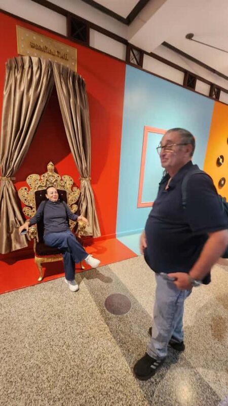 Montreal: Underground City visit with local touring Comedian - Discovering Hidden Gems and Secret Art Installations