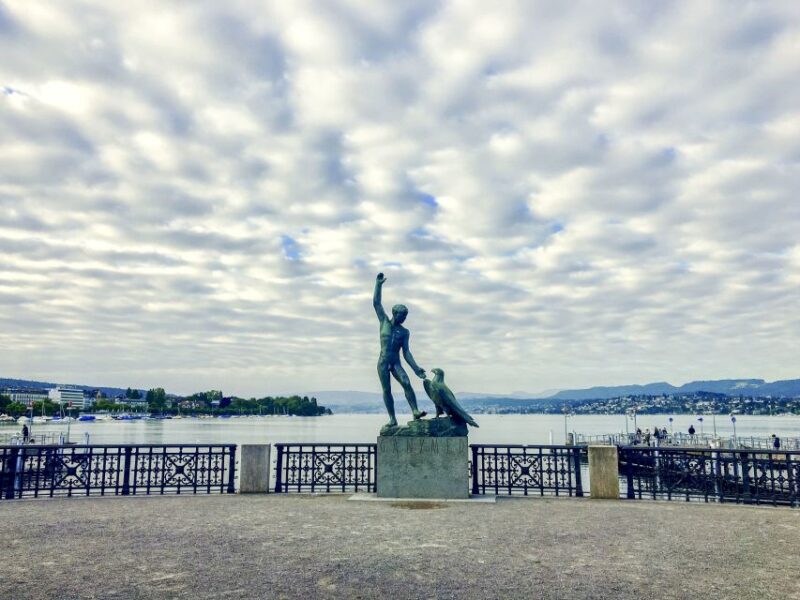 Montreux: Insta-Perfect Walk with a Local - Comfort and Practical Tips for the 90-Minute Tour