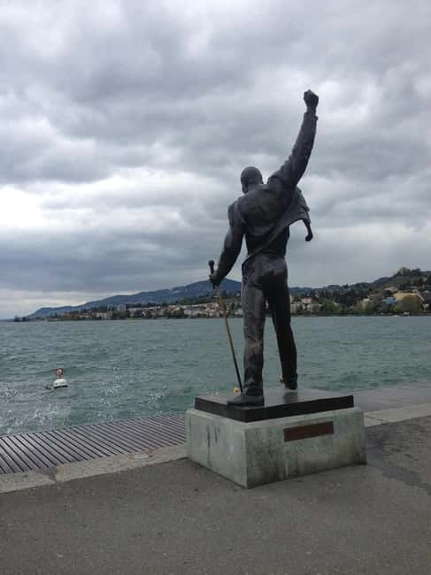 Montreux - Private Walking Tour - The Statue Les Amoureux and the Jazz Sculptures Alley