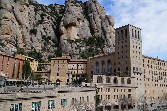 Montserrat Day Trip with Lunch and Wine Tasting from Barcelona - Enjoying a Traditional Catalan Lunch in the Countryside