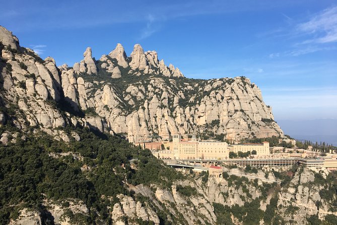 Montserrat Monastery Small Group Tour and Hiking Experience - Free Time at Montserrat Market and Local Tasting