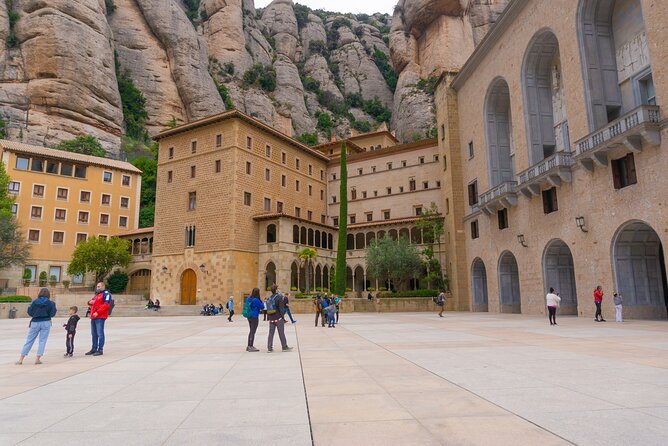 Montserrat Tour, Rack Railway, Basilica, Moreneta & Licor Tasting - How the Tour Starts in Barcelona and Sets Off Early