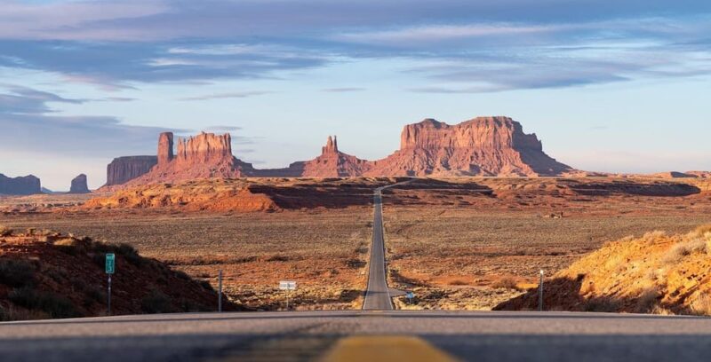 Monument Valley: Cultural Tour with Dinner and Entertainment - Key Points