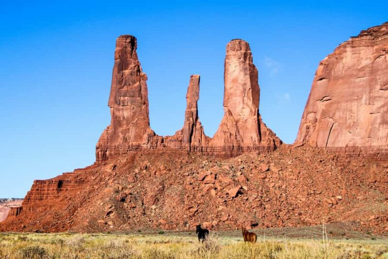 Monument Valley: Scenic Loop Drive Tour with Navajo Guide - Visiting Grandma’s Hogan and Navajo Culture