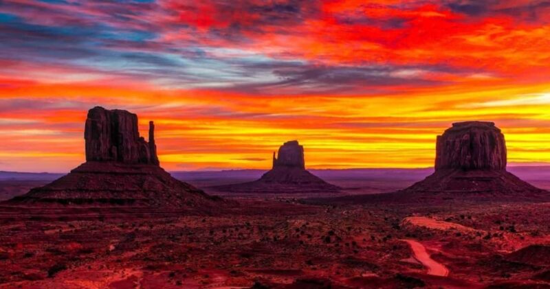 Monument Valley: Sunrise or Sunset Tour with Navajo Guide - Comparing the Sunrise and Sunset Tours