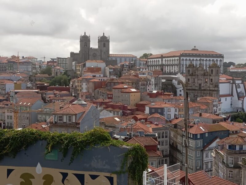 Monumental and historical Oporto with the Stock Exchange Palace - Visiting Vila Nova de Gaia and the Docks