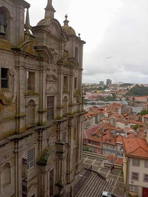 Monumental and historical Oporto with the Stock Exchange Palace - Ending the Tour in Vila Nova de Gaia