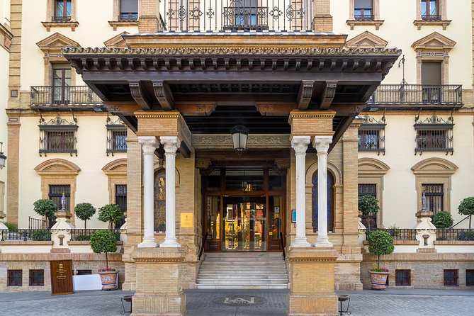 Monumental Economic tour with booking fee Seville - Visiting the Iconic Seville Cathedral