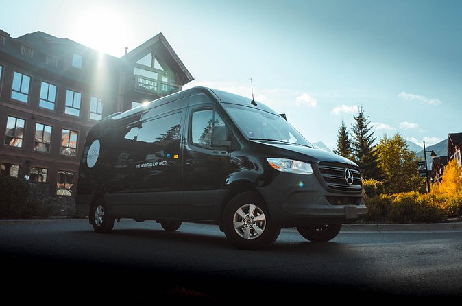 Moraine Lake and Lake Louise Private Tour(5hr) from Banff/Canmore - Lake Louise Lakeshore Walk and the Historic Château