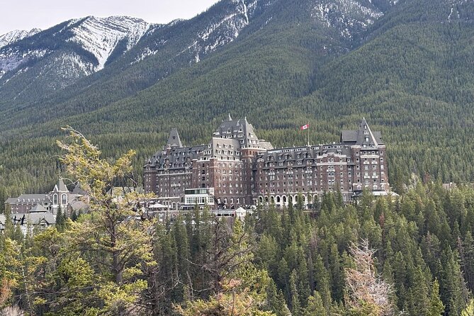 Moraine Lake & Louise & Banff Day Tour From Calgary-Canmore-Banff - Surprise Corner: Iconic Views of the Fairmont Banff Springs Hotel