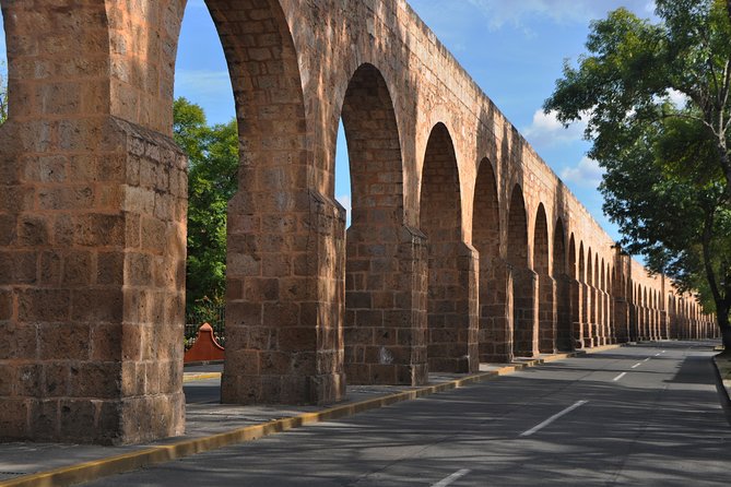 Morelia City Tour - The Iconic Aqueduct and Tarascas Fountain