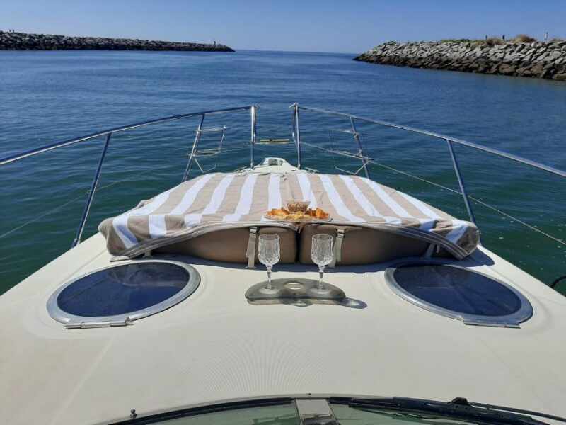 Morning/Afternoon Luxury Yacht Cruise with Drinks and Snacks - The Experience: Guided but Flexible