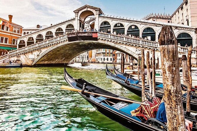 Morning Magic: Venice City Walk and Gondola Tour - Navigating Venice’s Hidden Gems and Well-Known Landmarks