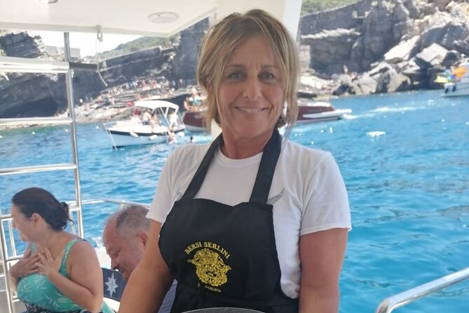 Morning or evening tour with aperitif, lunch or dinner and bathroom breaks - Onboard Dining with Fresh Fish from Liguria