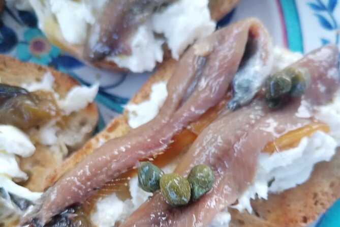 Morning or evening tour with aperitif, lunch or dinner and bathroom breaks - Who Will Enjoy This Tour Most?