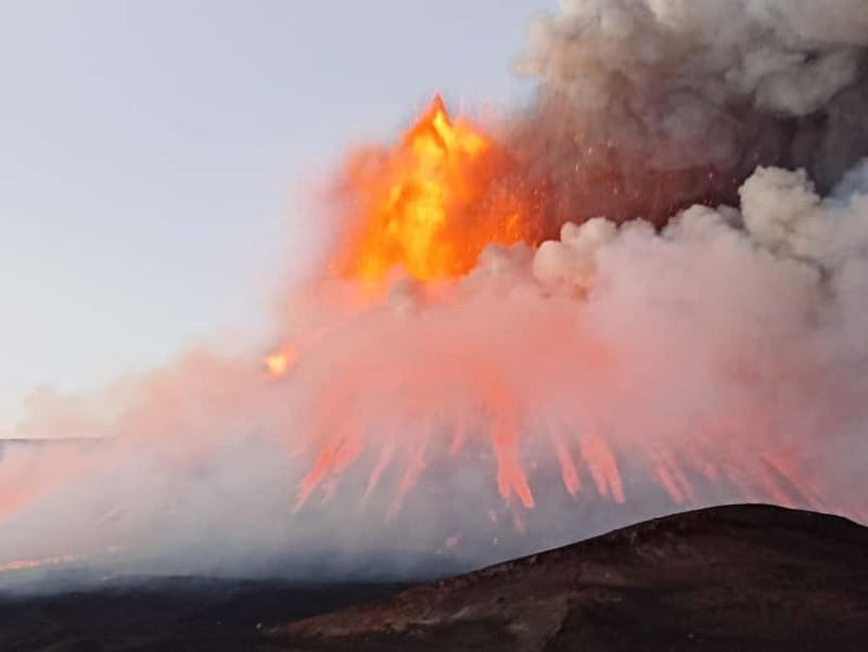 Mount Etna: Central Crater (3,340 meters) with Jeep and Trek - Key Points