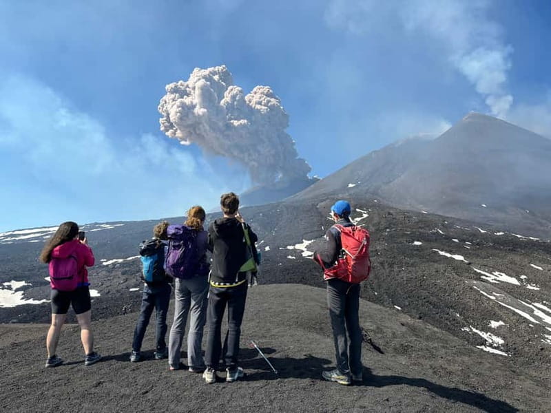 Mount Etna: Central Crater (3340mt.) with cable car and jeep - Visiting the Central Crater and the "Valle del Bove"