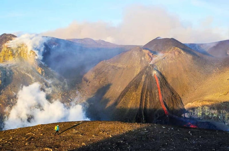 Mount Etna: Trek to 3000m with cable car and 4x4 - Visiting the Summit and Lateral Craters