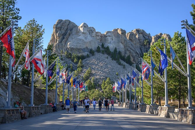 Mount Rushmore and Black Hills Tour with Two Meals and a Music Variety Show - Key Points