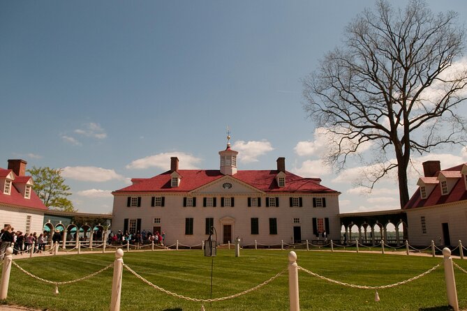 Mount Vernon Guided Walking and Bus Tour - Explore the Mount Vernon Estate with Guided Insights and Convenient Transportation