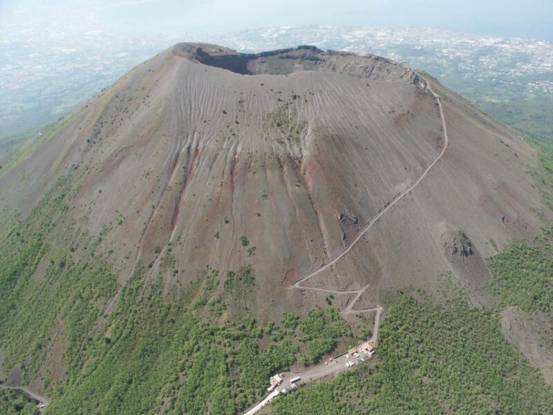 Mount Vesuvius 4-Hour Volcano Tour with Wine Tasting - Accessibility and Group Size