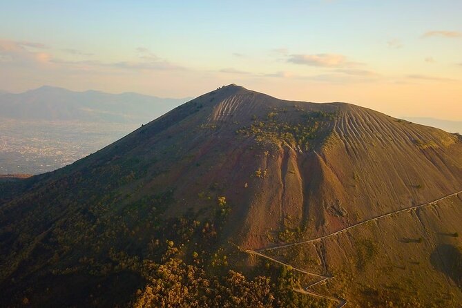 Mount Vesuvius and Pompeii private tour - The Strengths of the Guide: Knowledge, Reliability, and Friendliness