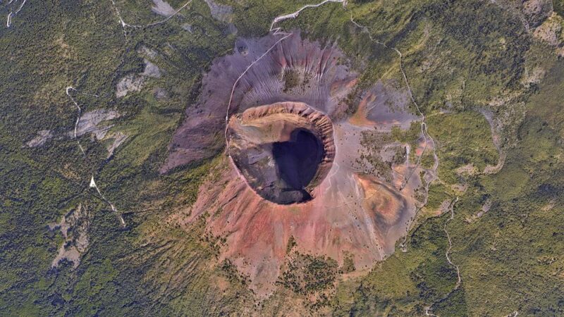 Mount Vesuvius: Skip-the-Line Ticket and Audio Guide - Viewing the Crater and Surroundings