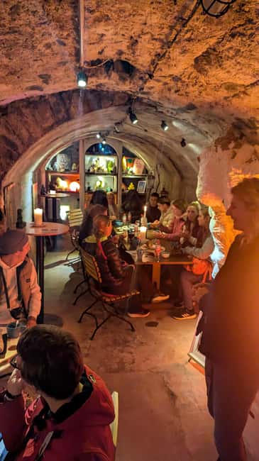 Mulled wine in the rustic wine cellar / Rüdesheim mulled wine & a great atmosphere! - Key Points