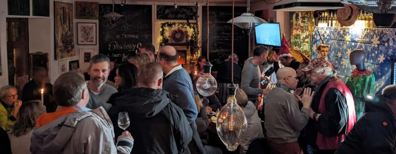 Mulled wine in the rustic wine cellar / Rüdesheim mulled wine & a great atmosphere! - Inside the Rustic Wine Cellar: Atmosphere and Decor