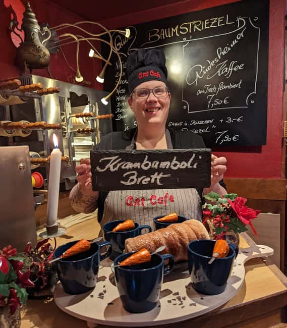 Mulled wine in the rustic wine cellar / Rüdesheim mulled wine & a great atmosphere! - Pastries and Snacks: Oven-Fresh Treats to Complement the Mulled Wine