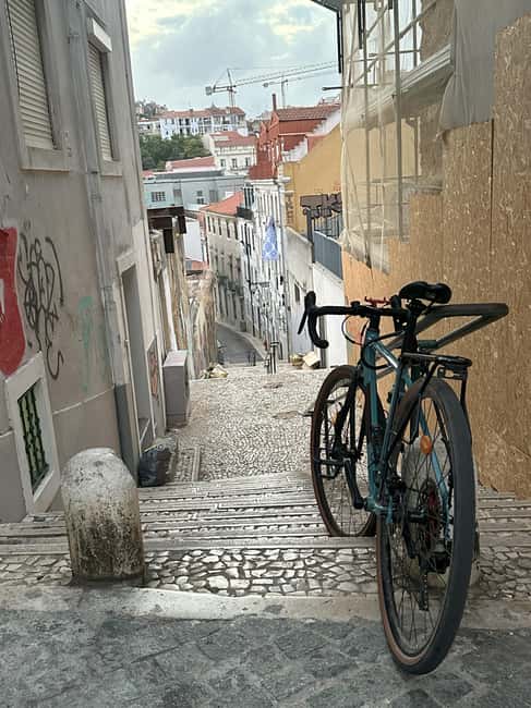 Multicultural Lisbon: Hidden Stories, Art, Food & Live Music - Live Music, Community, and Evening Vibe