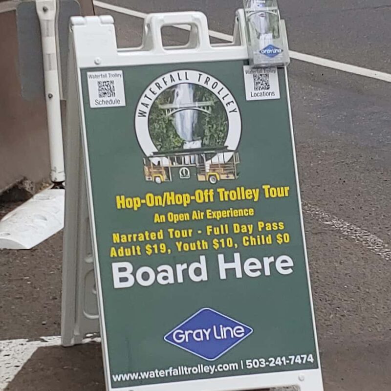 Multnomah Falls: Waterfall Corridor Hop-On Hop-Off Trolley - The Role of Narration and Driver Expertise