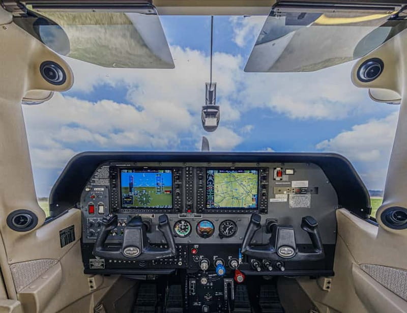 München: Rundflug München, Seen, Schlösser, Alpen abAugsburg - Discover the Beauty of Bavaria from the Sky with a Scenic Flight