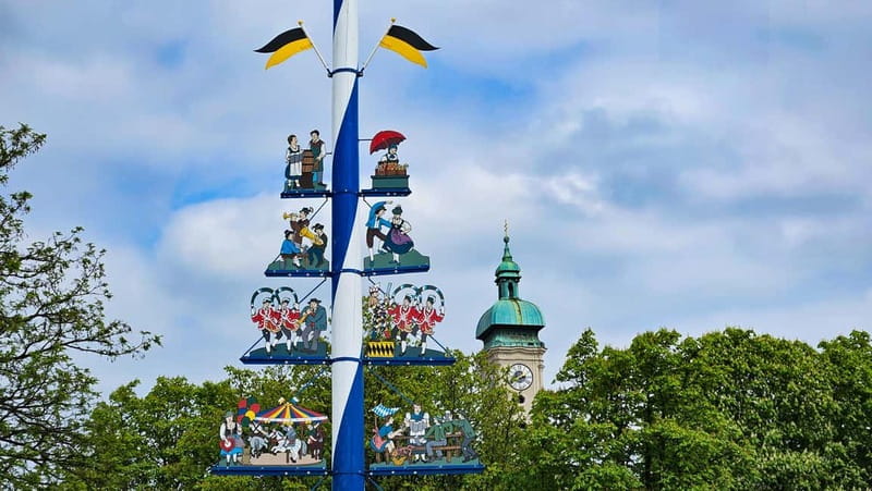 München: Vegetarische Viktualienmarkt-Probiertour Deutsch - The Landmark Maypole, Drinking Fountains, and Beer Garden