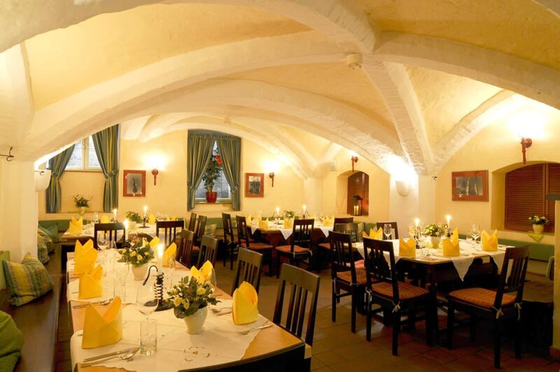 Munich: 3-Hour Culinary Nightwatch Tour - The Tales of Gruftgasse and Schäfflergasse